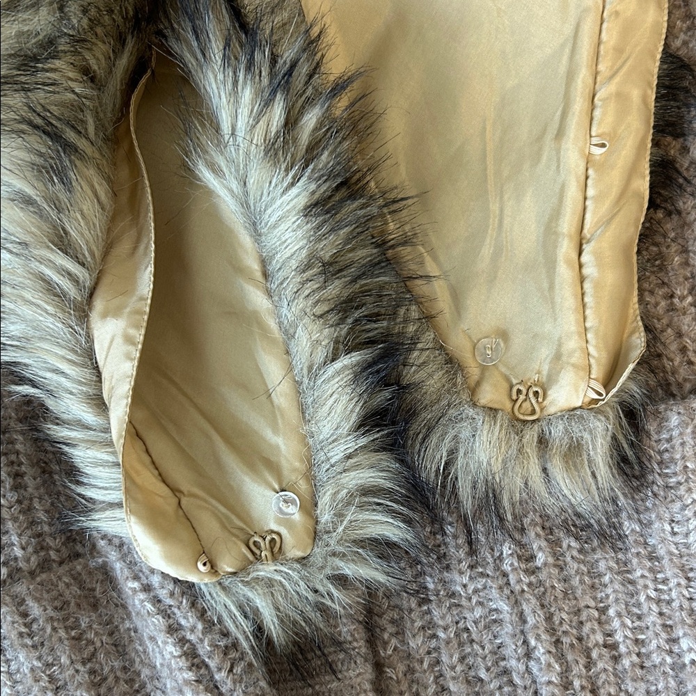 Zara Oversized Taupe Ribbed V-Neck Cardigan + Bonus separate Faux fur shawl - Picture 11 of 14